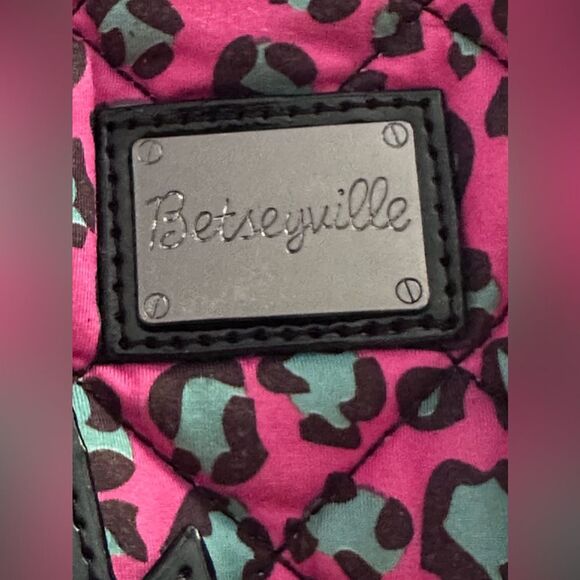 Betseyville Vintage Betsey Johnson Pink Cheetah Quilted Barrel Purse Habdbag - Picture 10 of 12